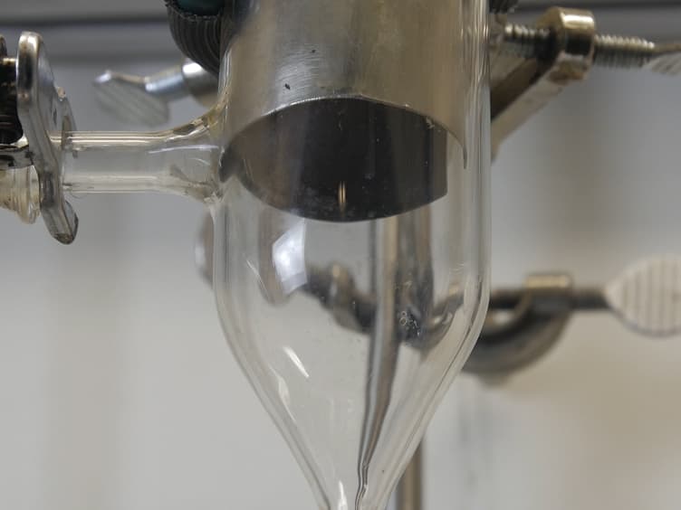 Biomass Conversion to Produce Hydrocarbon Liquid Fuel Via Hot-vapor Filtered Fast Pyrolysis and Catalytic Hydrotreating