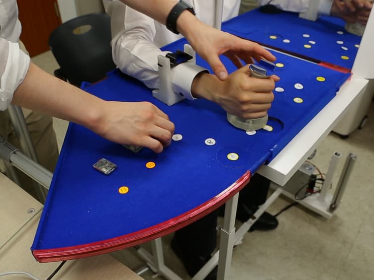 Robotic Mirror Therapy System for Functional Recovery of Hemiplegic Arms