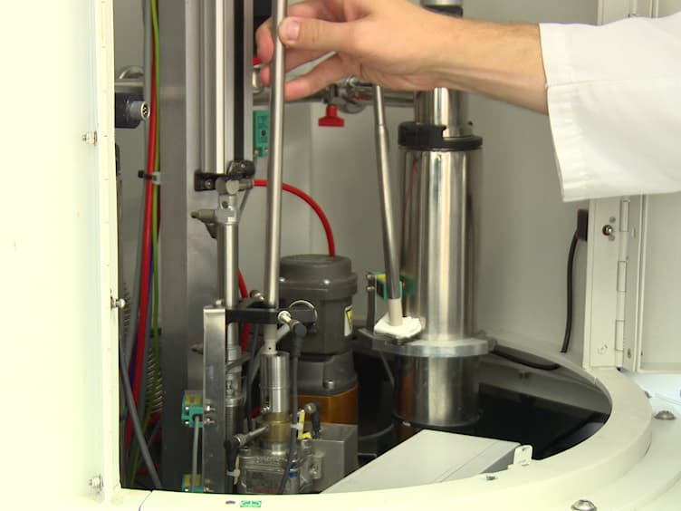 Hyperpolarized 13C Metabolic Magnetic Resonance Spectroscopy and Imaging