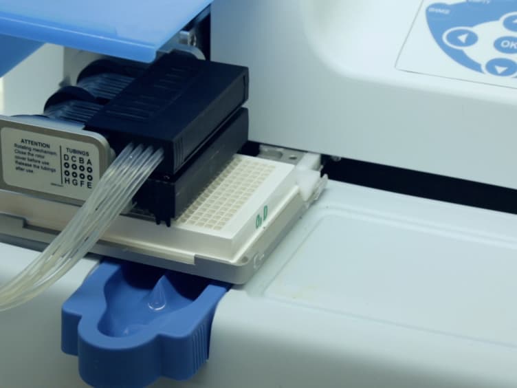 High Throughput, Real-time, Dual-readout Testing of Intracellular Antimicrobial Activity and Eukaryotic Cell Cytotoxicity
