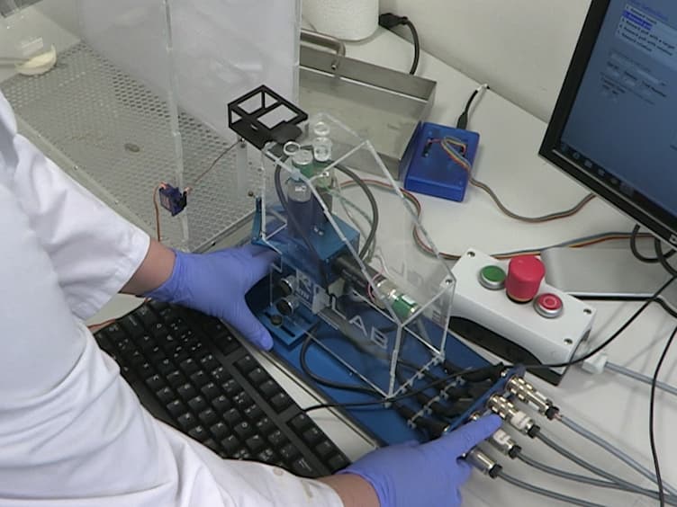Investigating Motor Skill Learning Processes with a Robotic Manipulandum