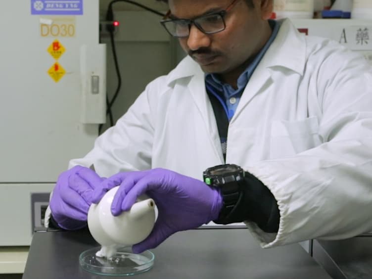 A Novel Method for the Pentosan Analysis Present in Jute Biomass and Its Conversion into Sugar Monomers Using Acidic Ionic Liquid