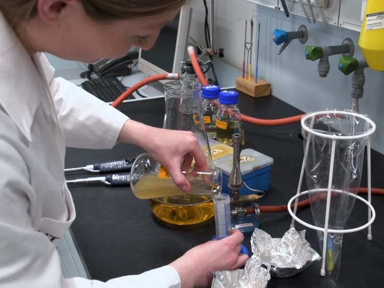 In Situ Measurement and Correlation of Cell Density and Light Emission of Bioluminescent Bacteria