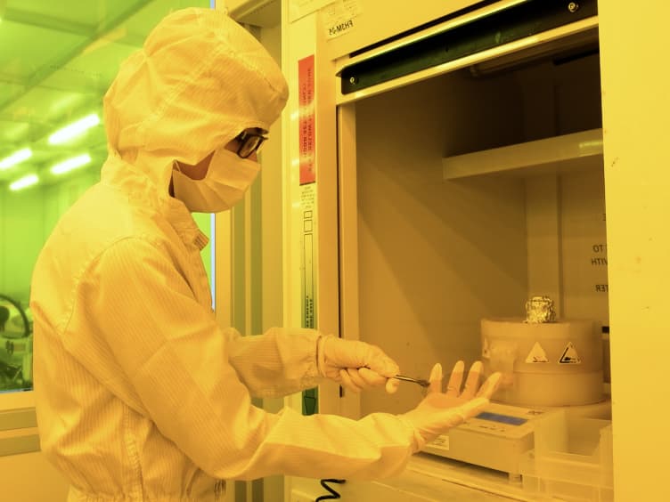Microparticle Manipulation by Standing Surface Acoustic Waves with Dual-frequency Excitations