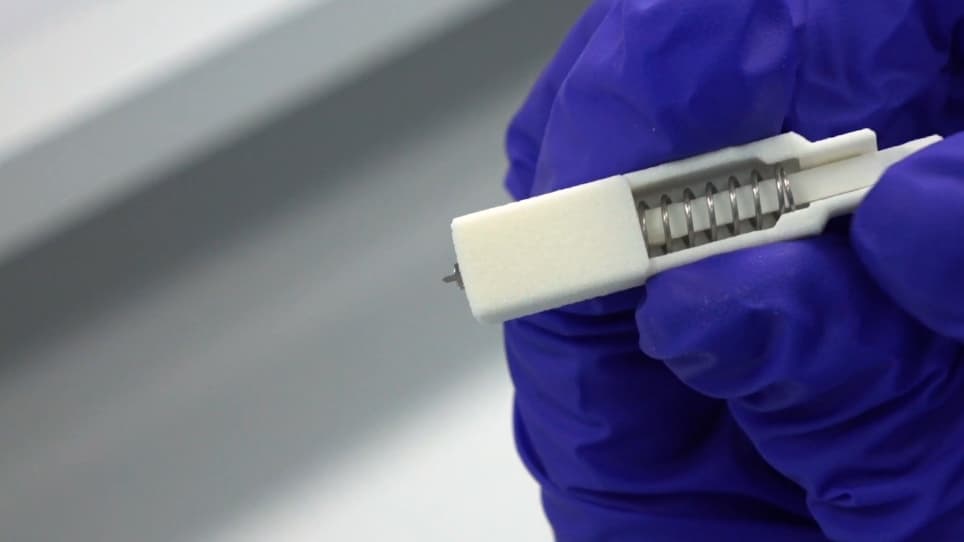 Absorbent Microbiopsy Sampling and RNA Extraction for Minimally Invasive, Simultaneous Blood and Skin Analysis