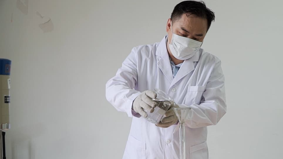 Synthesis of Graphene Nanofluids with Controllable Flake Size Distributions