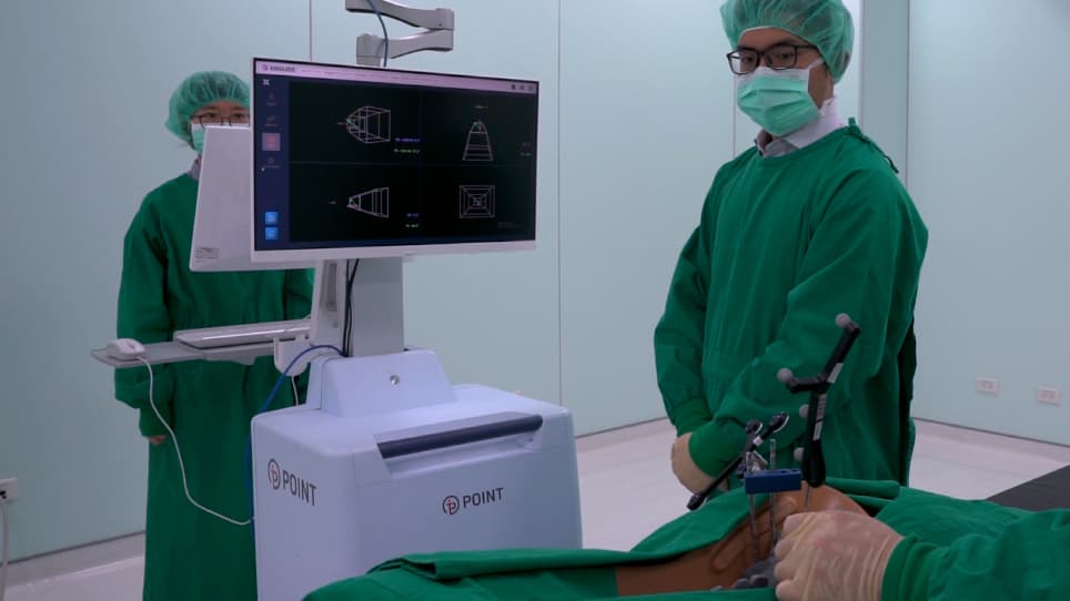 A Spine Robotic-Assisted Navigation System for Pedicle Screw Placement