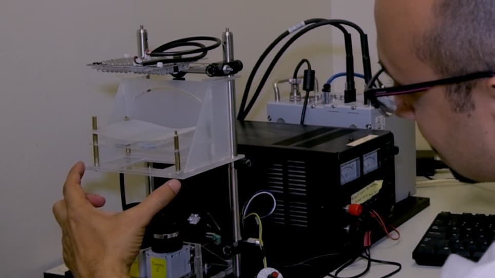 Fully Automated Leg Tracking in Freely Moving Insects using Feature Learning Leg Segmentation and Tracking (FLLIT)