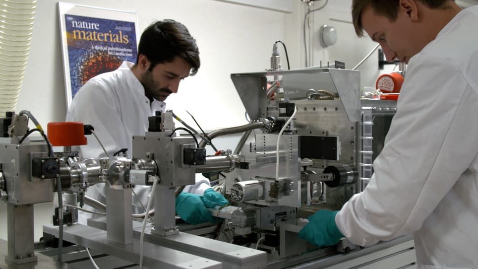 In situ Grazing Incidence Small Angle X-ray Scattering on Roll-To-Roll Coating of Organic Solar Cells with Laboratory X-ray Instrumentation