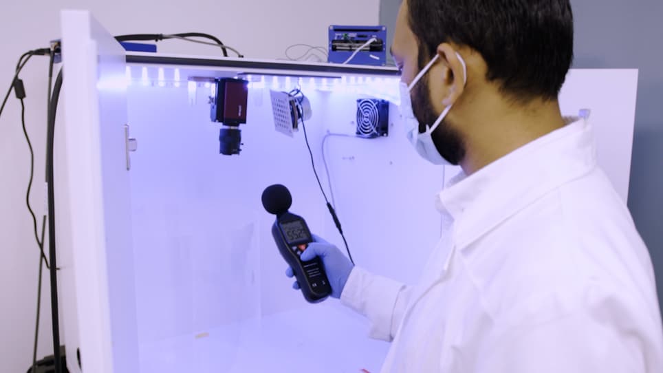 A Novel Pavlovian Fear Conditioning Paradigm to Study Freezing and Flight Behavior