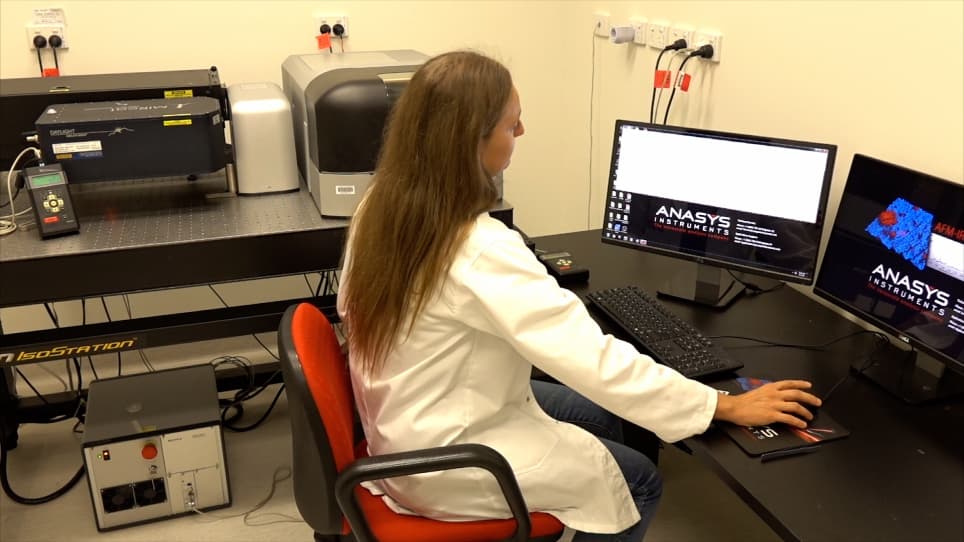 Atomic Force Microscopy Combined with Infrared Spectroscopy as a Tool to Probe Single Bacterium Chemistry