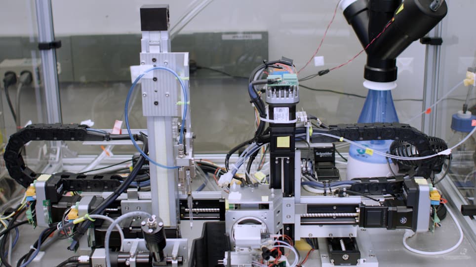Cryo-Electron Microscopic Grid Preparation for Time-Resolved Studies using a Novel Robotic System, Spotiton