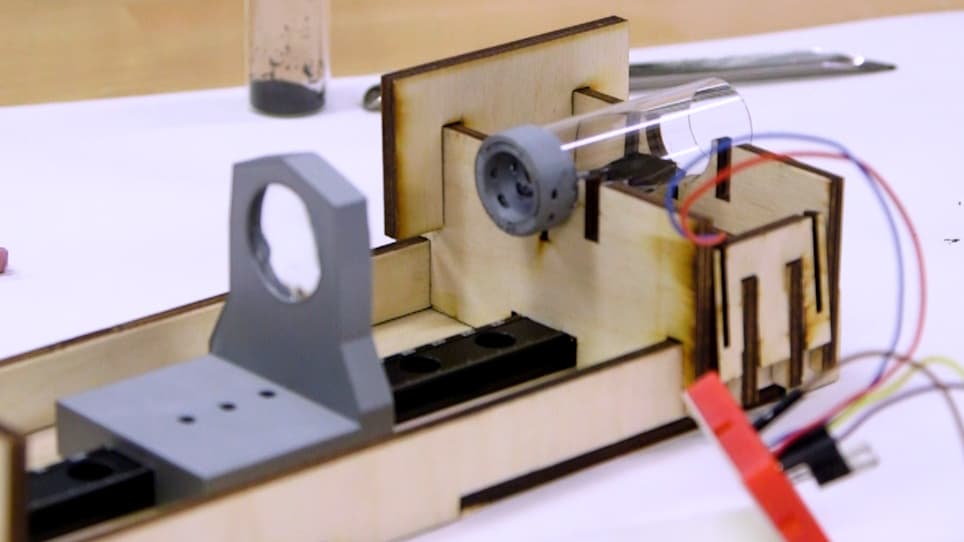 Fabrication and Testing of Miniature Automatic Photophoretic Trapping Rigs