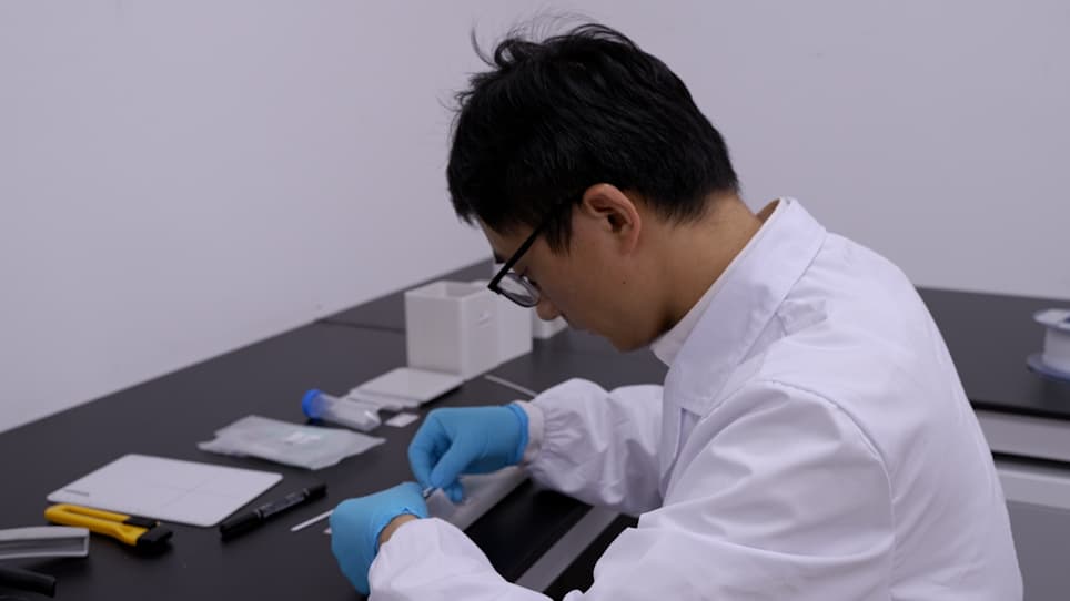 Dissolved Solute Sampling Across an Oxic-Anoxic Soil-Water Interface Using Microdialysis Profilers