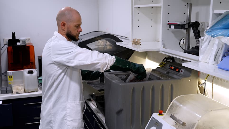 Vacuum-Sealed Hot Water Bath Immersion for the Preparation of Anatomical and Surgical Cadaveric Bone Models