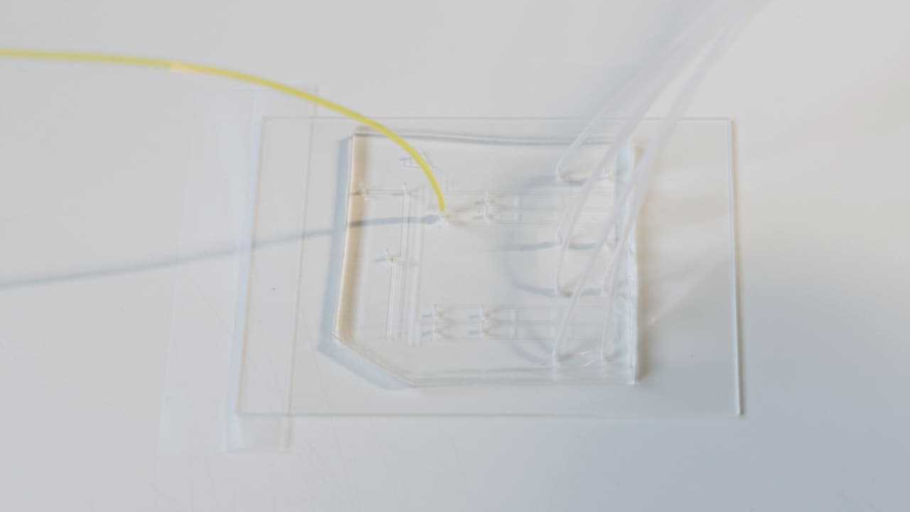 Bilayer Microfluidic Device for Combinatorial Plug Production