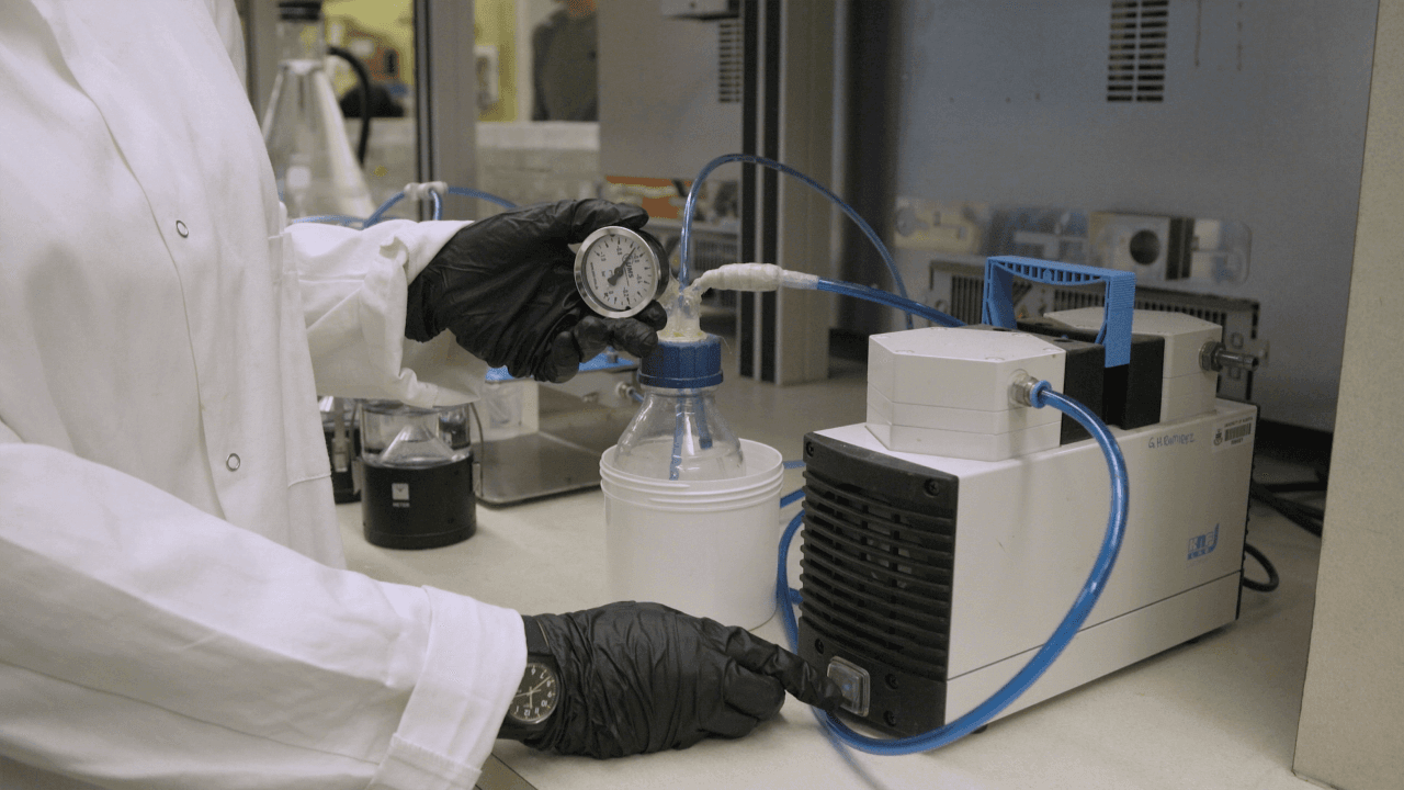 Measurements of Soil Water Potential and Conductivity based on a Simple Evaporation Experiment using a Hydraulic Property Analyzer