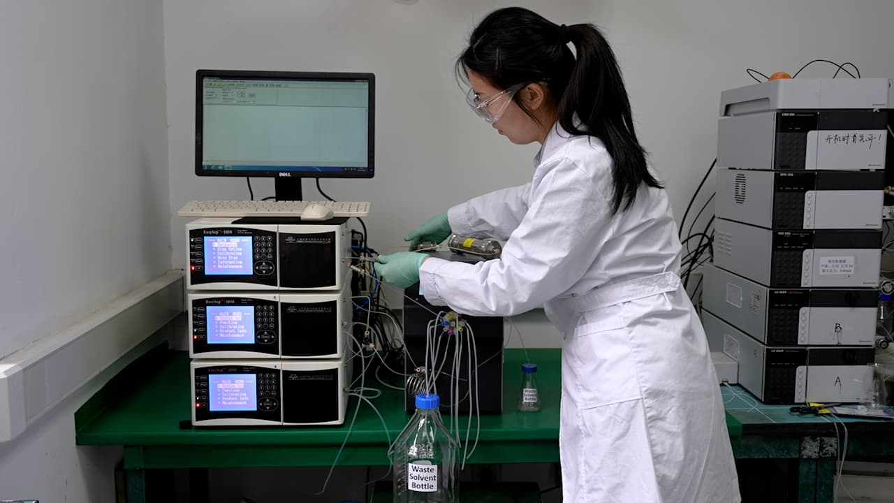 Automated HPLC Separation Using LC-Mate: An Integrated Repetitive Autosampler and Fraction Collector for Microscale Purification