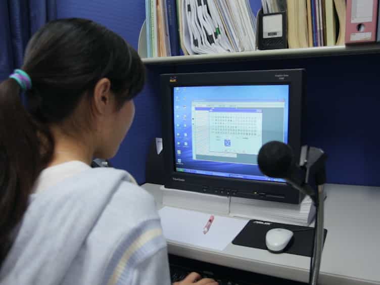 Comparing the Frequency Effect Between the Lexical Decision and Naming Tasks in Chinese