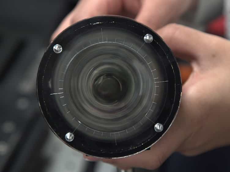 Direct Imaging of Laser-driven Ultrafast Molecular Rotation