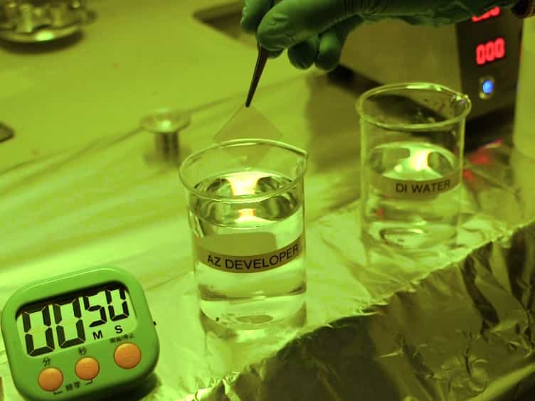Scalable Solution-processed Fabrication Strategy for High-performance, Flexible, Transparent Electrodes with Embedded Metal Mesh