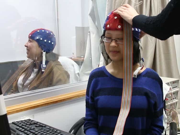 How to Find Effects of Stimulus Processing on Event Related Brain Potentials of Close Others when Hyperscanning Partners