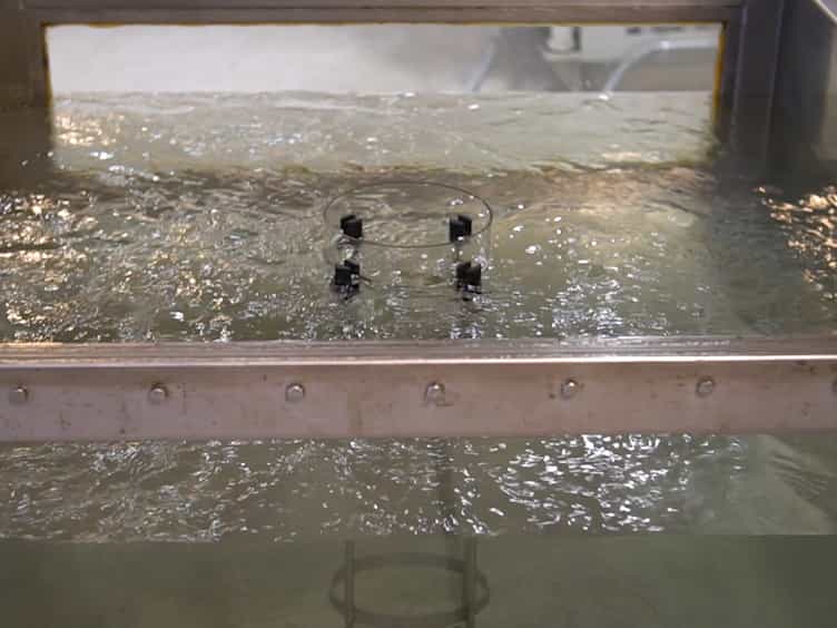 Experimental Procedure for Laboratory Studies of In Situ Burning : Flammability and Burning Efficiency of Crude Oil