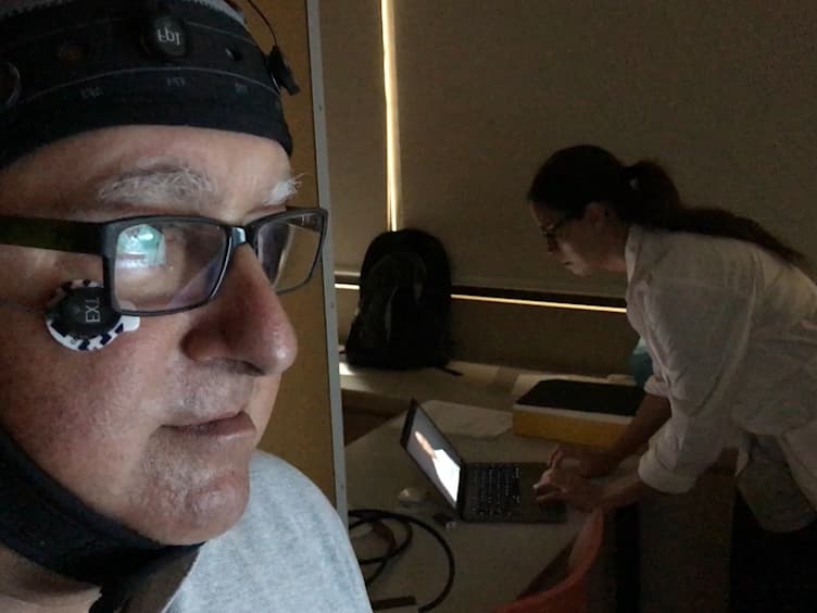 Using Electroencephalography Measurements and High-quality Video Recording for Analyzing Visual Perception of Media Content