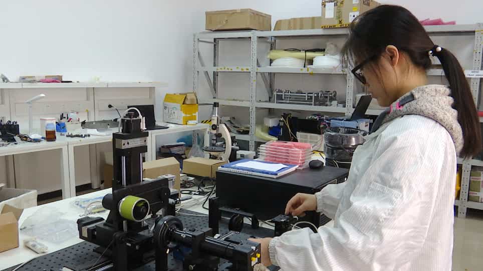 A Random-displacement Measurement by Combining a Magnetic Scale and Two Fiber Bragg Gratings
