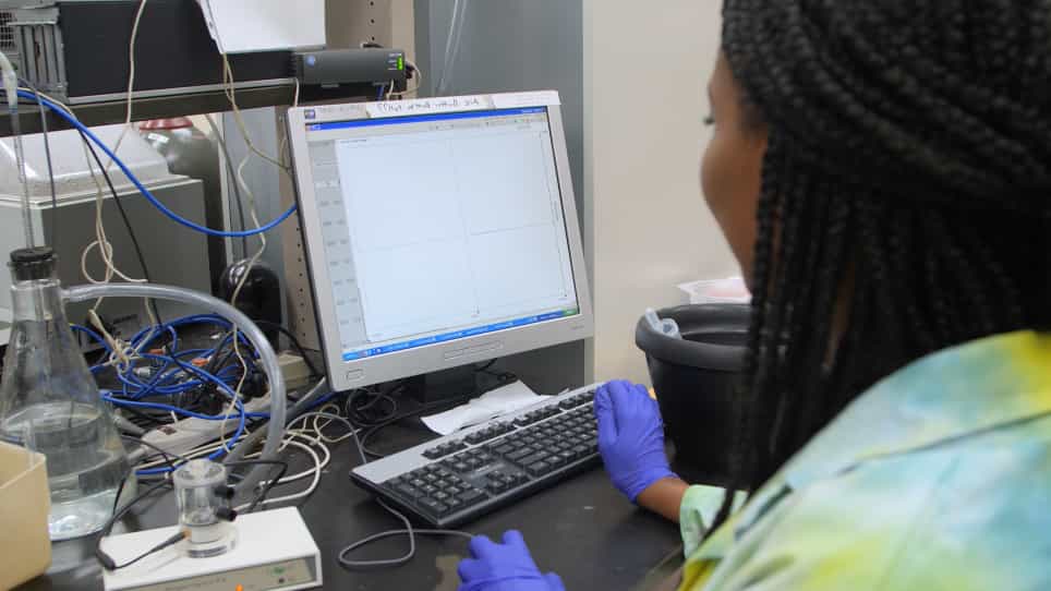 Anaerobic Protein Purification and Kinetic Analysis via Oxygen Electrode for Studying DesB Dioxygenase Activity and Inhibition