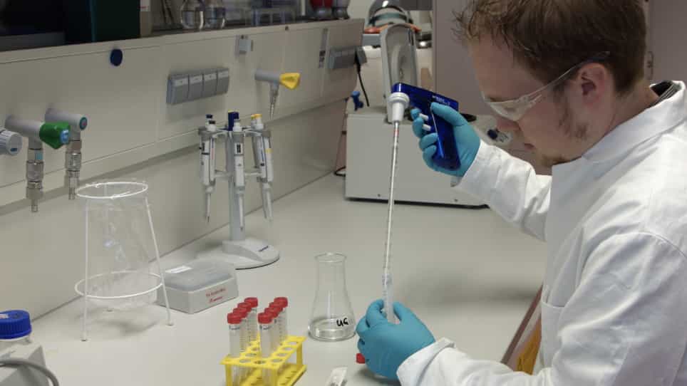 High Sensitivity Measurement of Transcription Factor-DNA Binding Affinities by Competitive Titration Using Fluorescence Microscopy