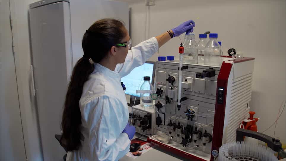 Identifying the Binding Proteins of Small Ligands with the Differential Radial Capillary Action of Ligand Assay DRaCALA