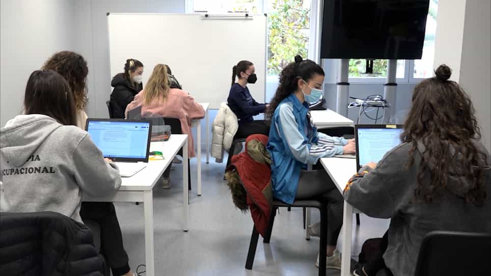 Project-Based Learning Guidelines for Health Sciences Students: An Analysis with Data Mining and Qualitative Techniques