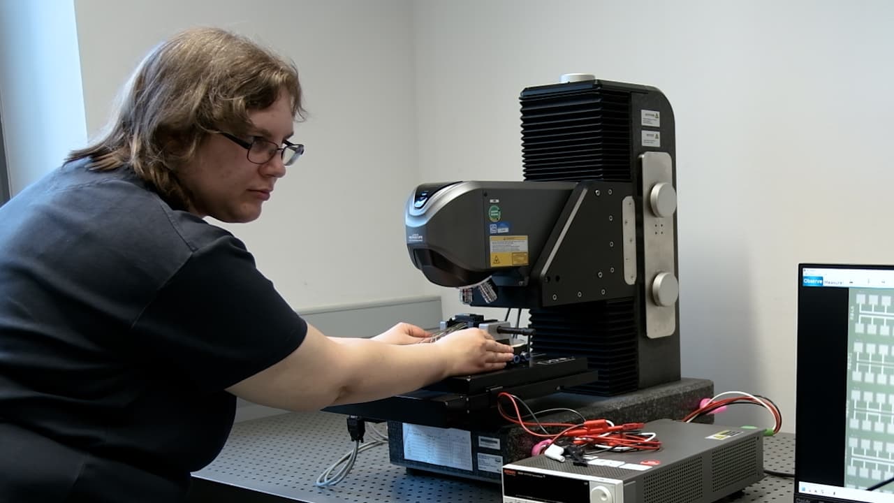 Using Laser Scanning Microscopy to Determine Electromigration in Molybdenum Disilicide