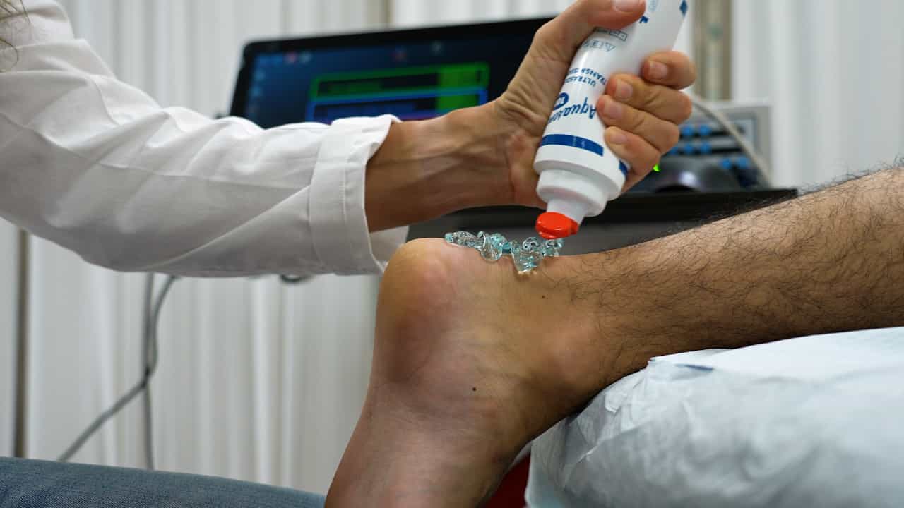 Ultrasound Tissue Characterization of Human Achilles Tendon by Stability Quantification of Echo Patterns