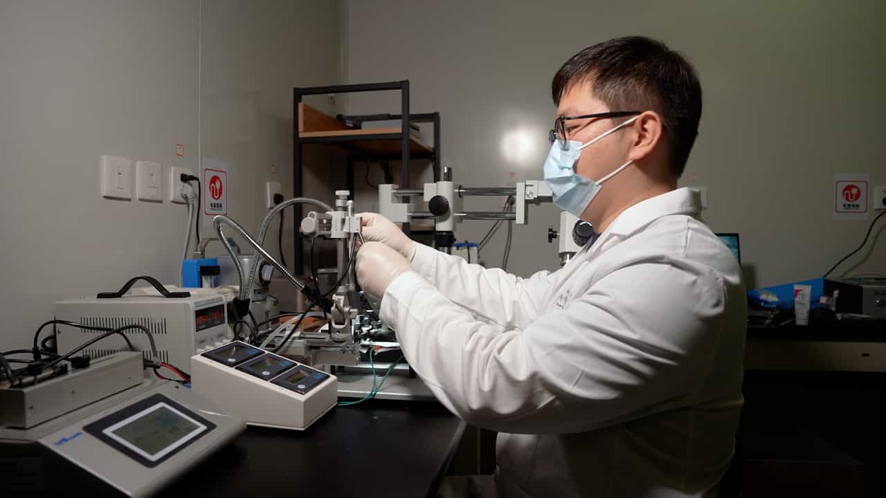A Dual-Color Fiber Photometry Method for Recording Astrocyte-Neuron Activity Across Multiple Brain Regions During Learning and Memory Behaviors